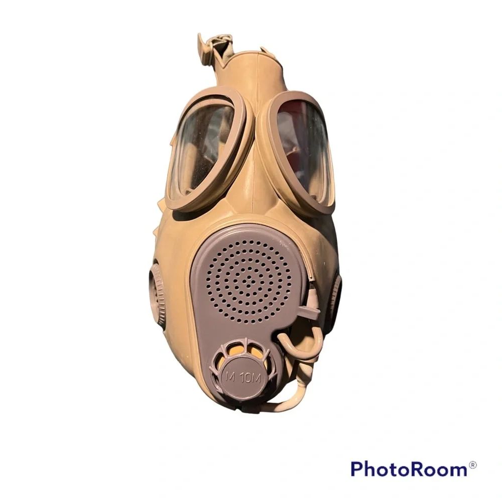 Mask brand new with free bag